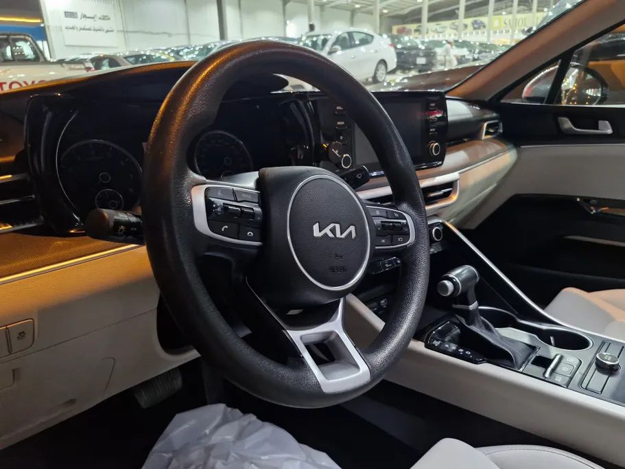 2023 Kia K5 LX 