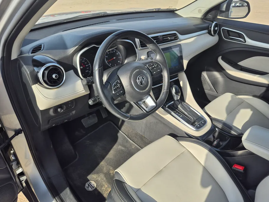 2022 MG ZS LUX 