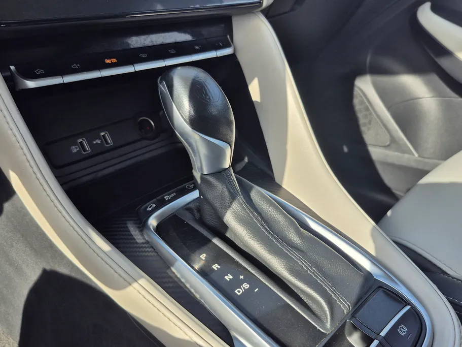 2022 MG ZS LUX 