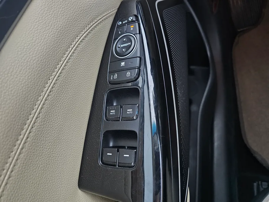 2019 Kia Cadenza LX 