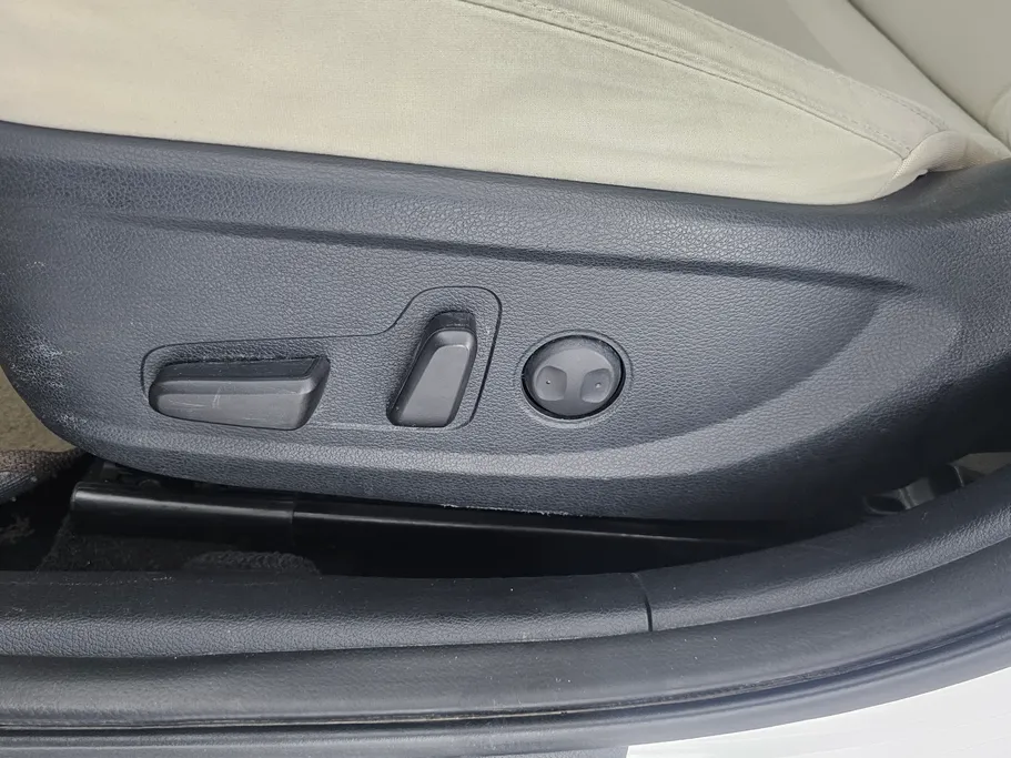 2019 Kia Cadenza LX 