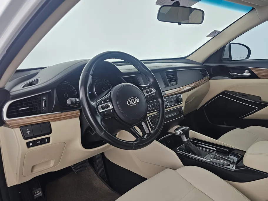 2019 Kia Cadenza LX 