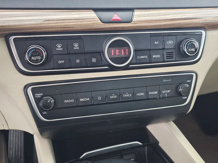 2019 Kia Cadenza LX 