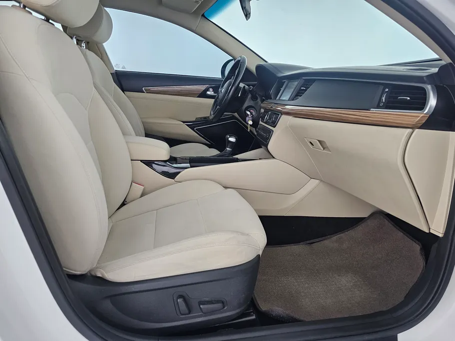 2019 Kia Cadenza LX 