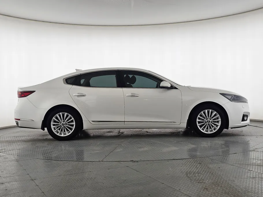 2019 Kia Cadenza LX 