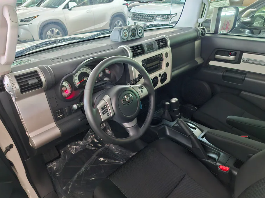 تويوتا اف جي FJ Cruiser 2023 