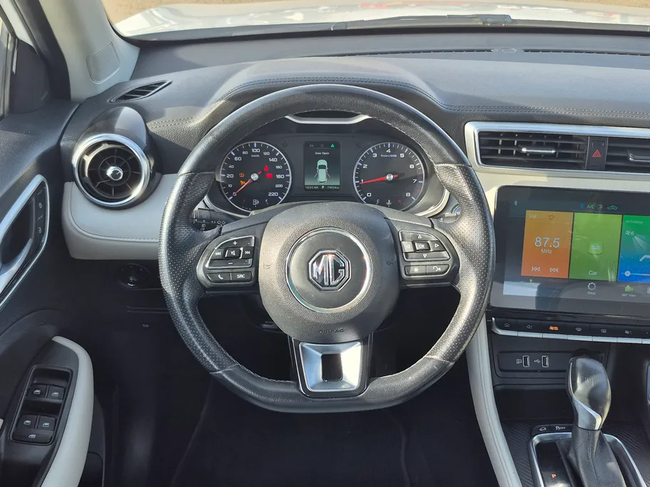 2022 MG ZS LUX 