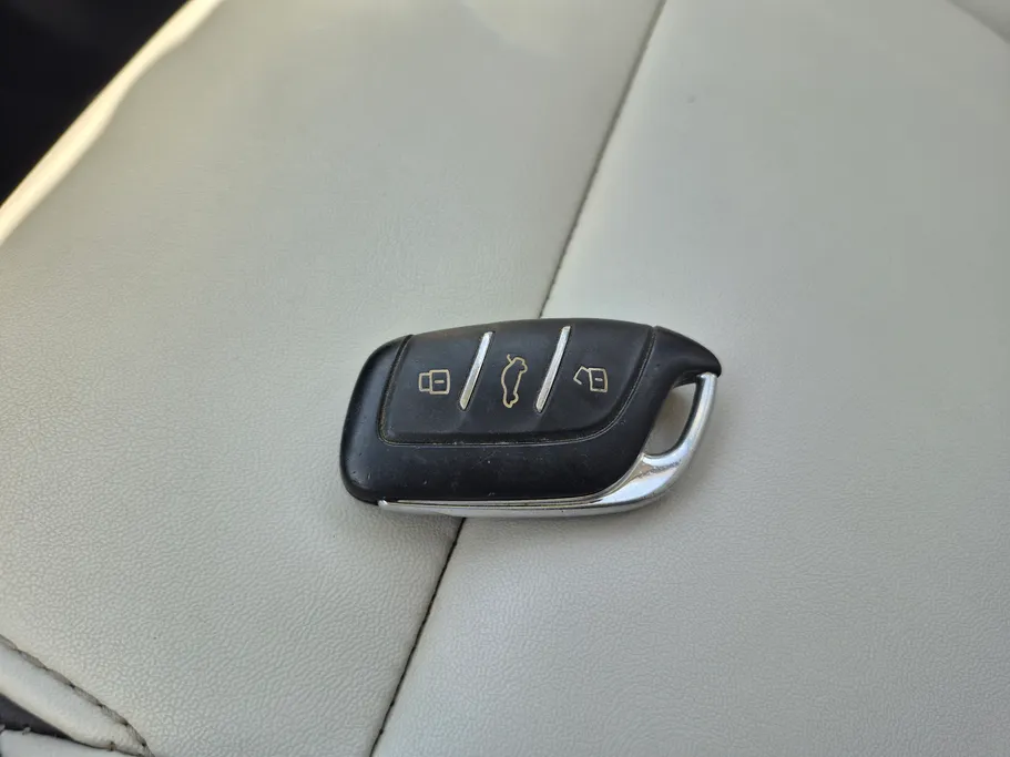 2022 MG ZS LUX 