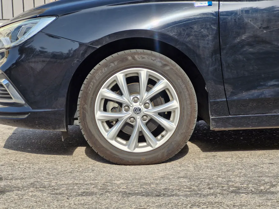 2023 MG 5 COM 