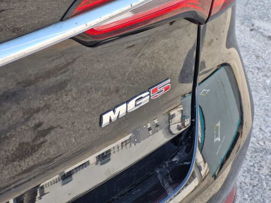 2023 MG 5 COM 