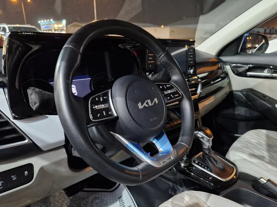 2022 Kia Seltos EX 