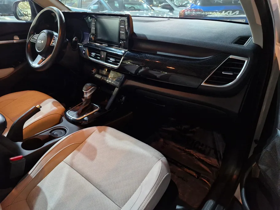 2023 Kia Seltos EX لونين 