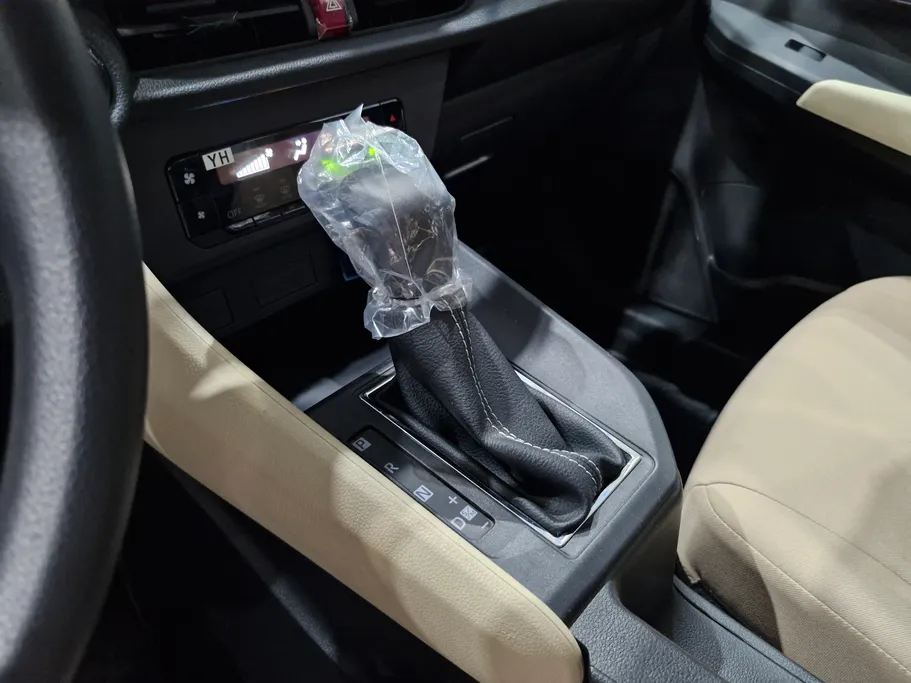 2024 Toyota Yaris  Y 