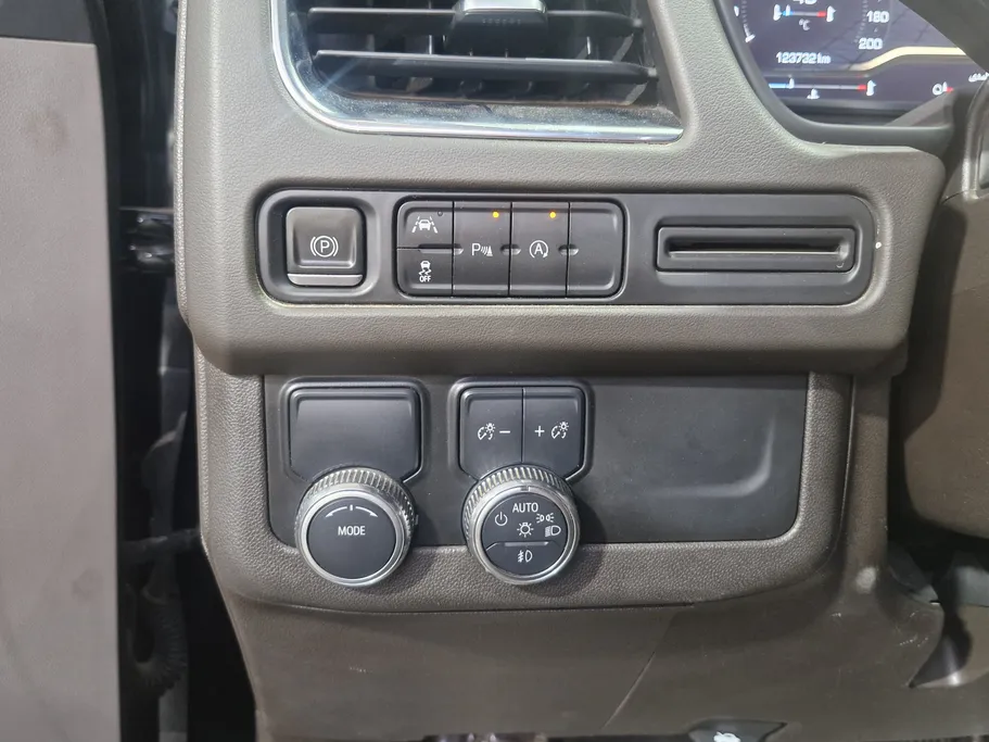 2023 GMC Yukon SLE 