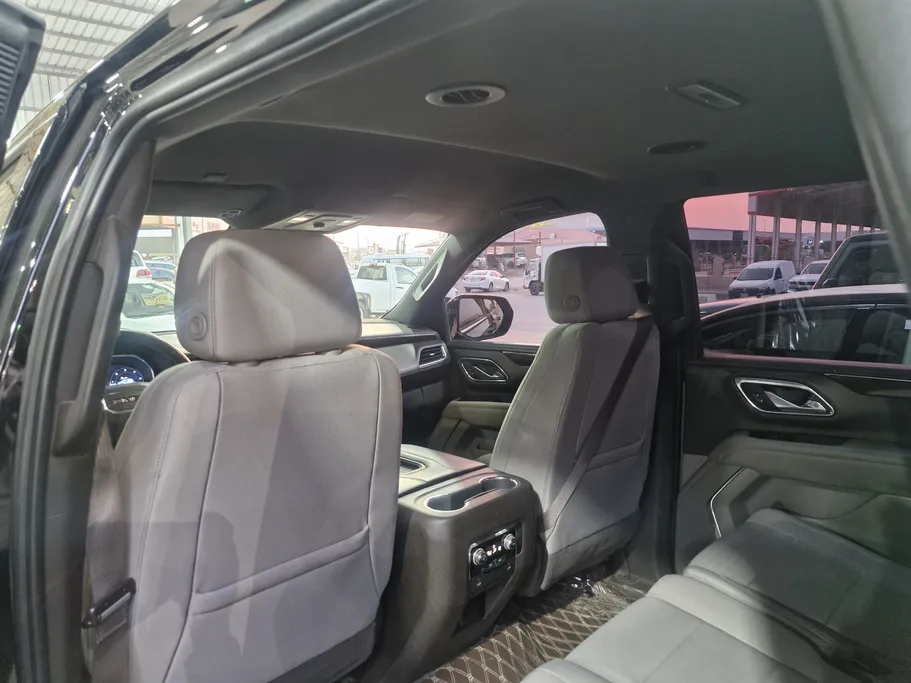 2023 GMC Yukon SLE 