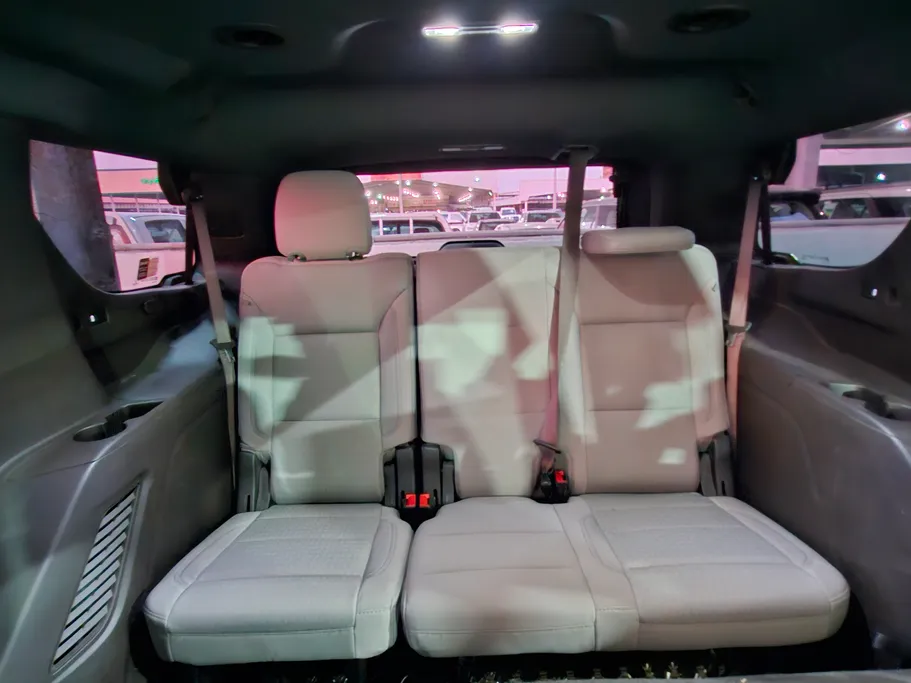 2023 GMC Yukon SLE 
