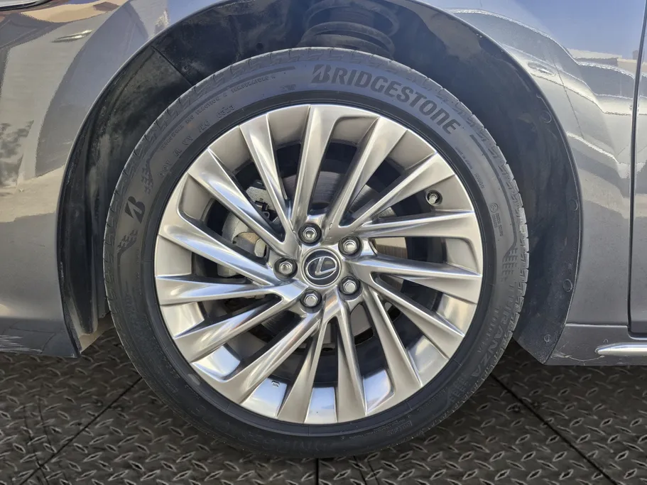 لكزس ES 300 HH Hybrid Executive 2023 