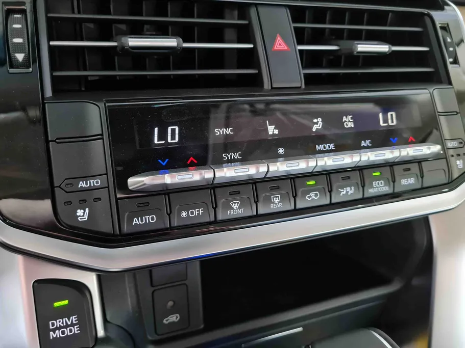 تويوتا لاندكروزر GXR4 DSL 2025 