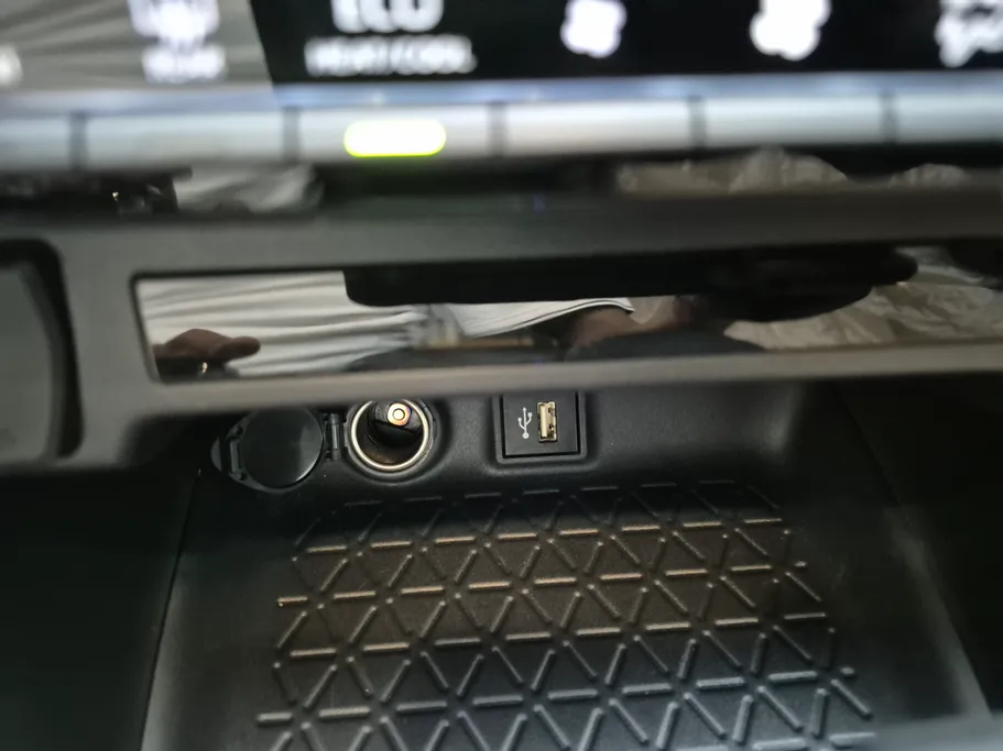 2024 Toyota RAV4 XLE HEV 