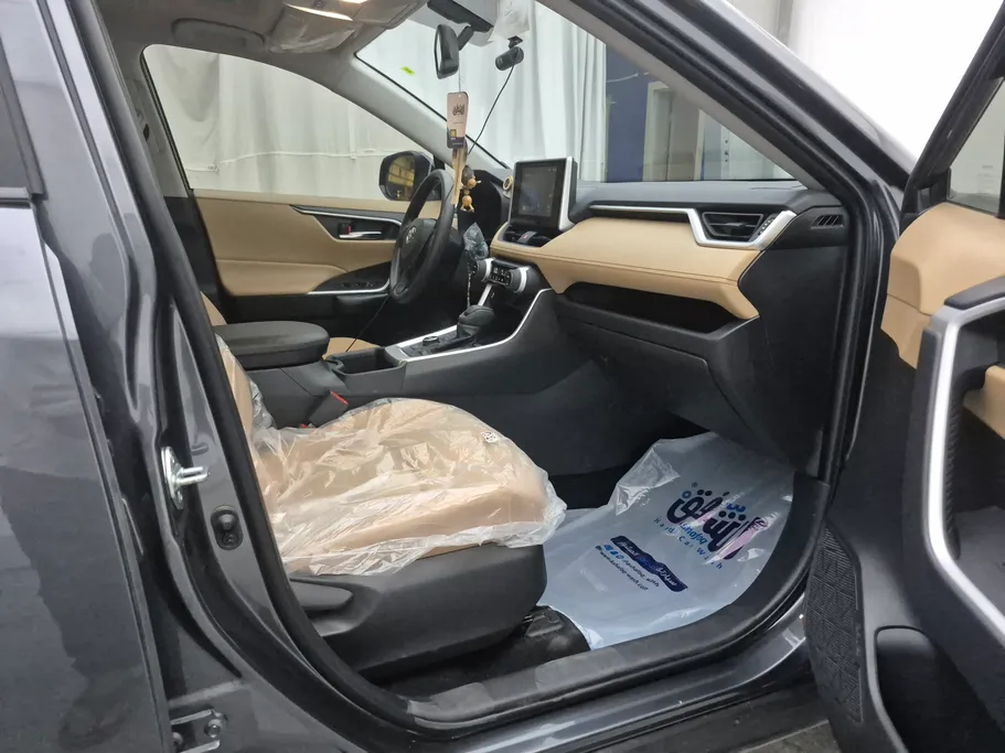 2024 Toyota RAV4 XLE HEV 