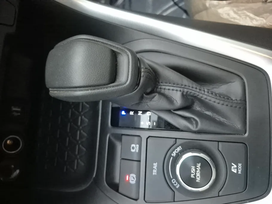2024 Toyota RAV4 XLE HEV 