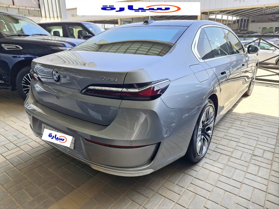 2023 BMW 7 Series 735i 