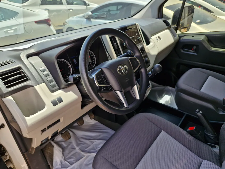 2023 Toyota Haice ركاب سقف عالي 