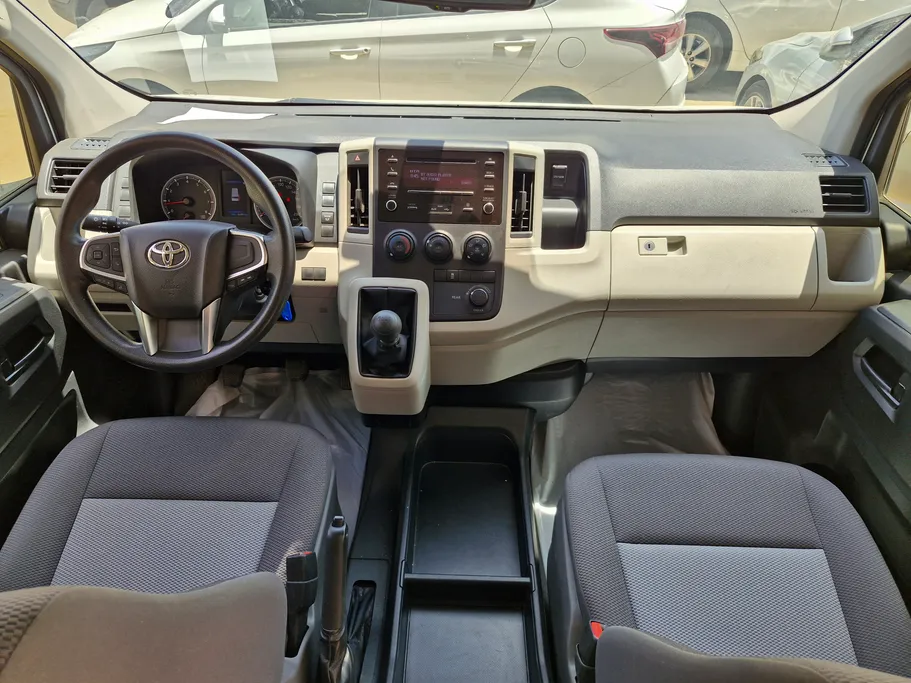 2023 Toyota Haice ركاب سقف عالي 