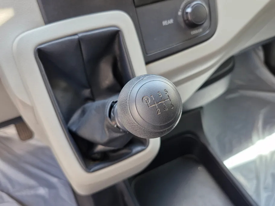 2023 Toyota Haice ركاب سقف عالي 