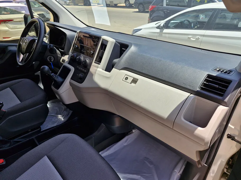 2023 Toyota Haice ركاب سقف عالي 