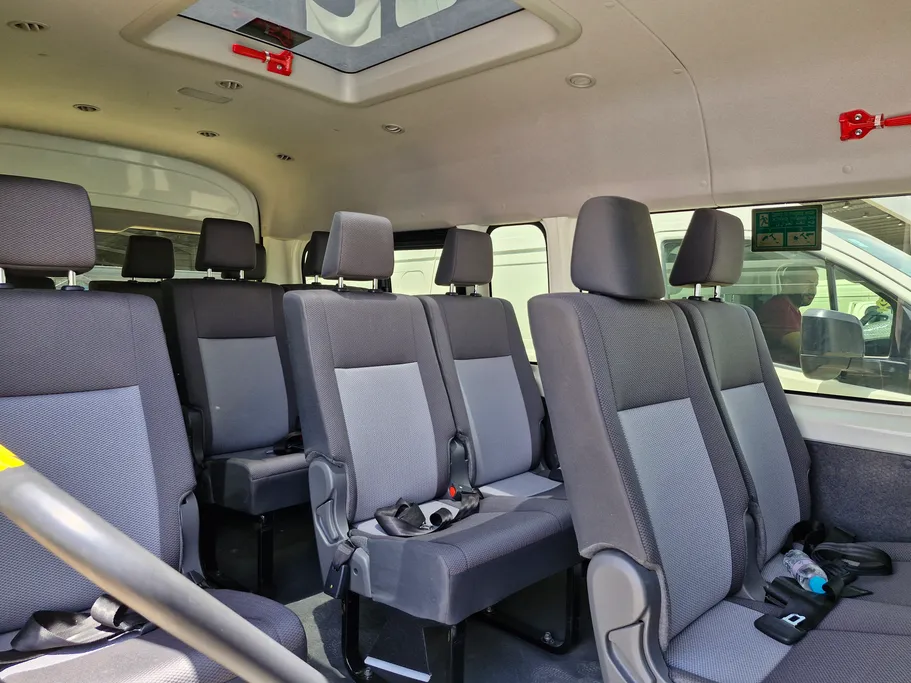 2023 Toyota Haice ركاب سقف عالي 