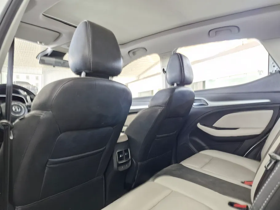 2022 MG ZS LUX 