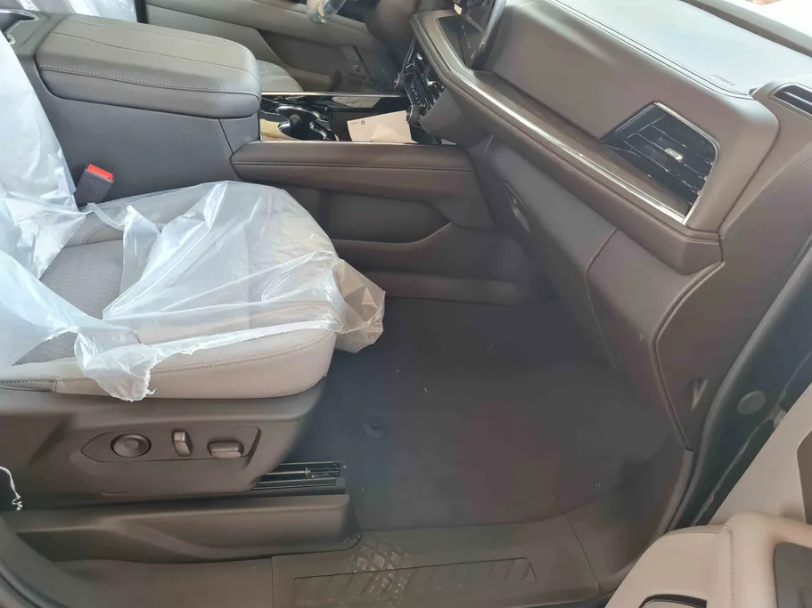 2025 Chevrolet Tahoe LS 
