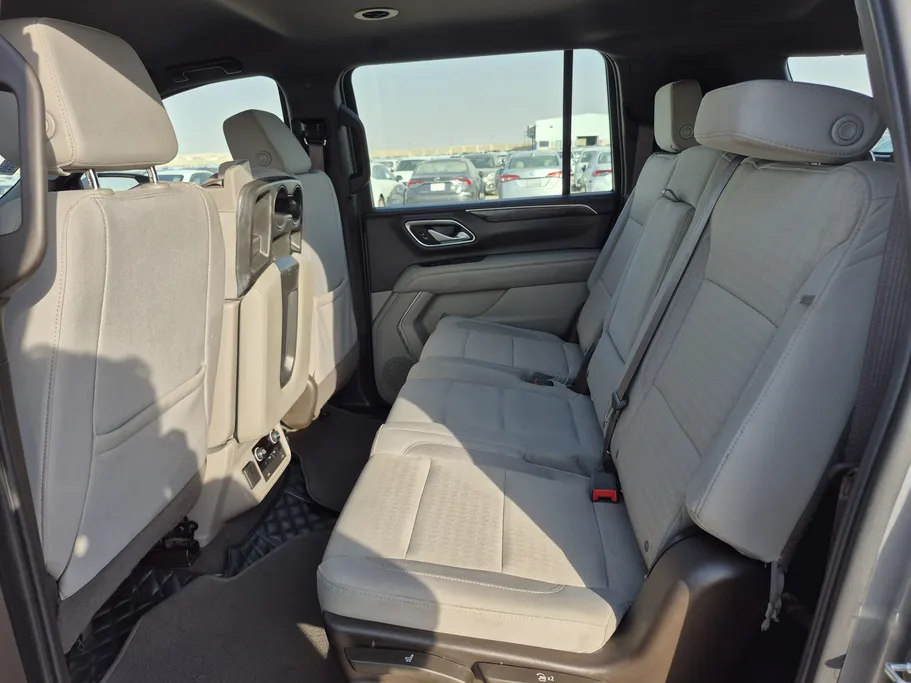 2022 Chevrolet Suburban LS 