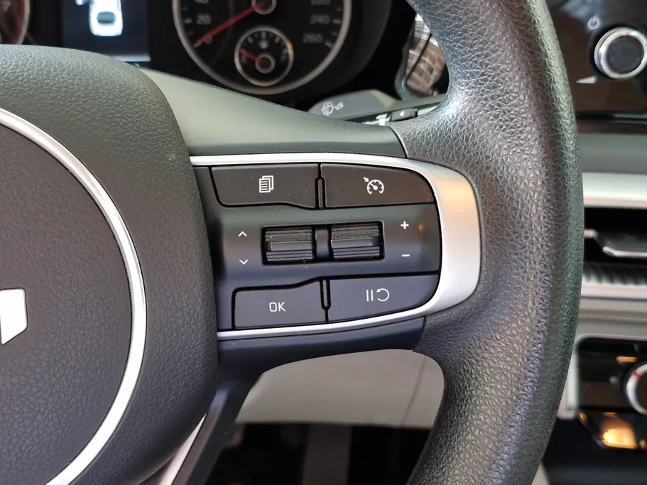 2023 Kia K5 LX 