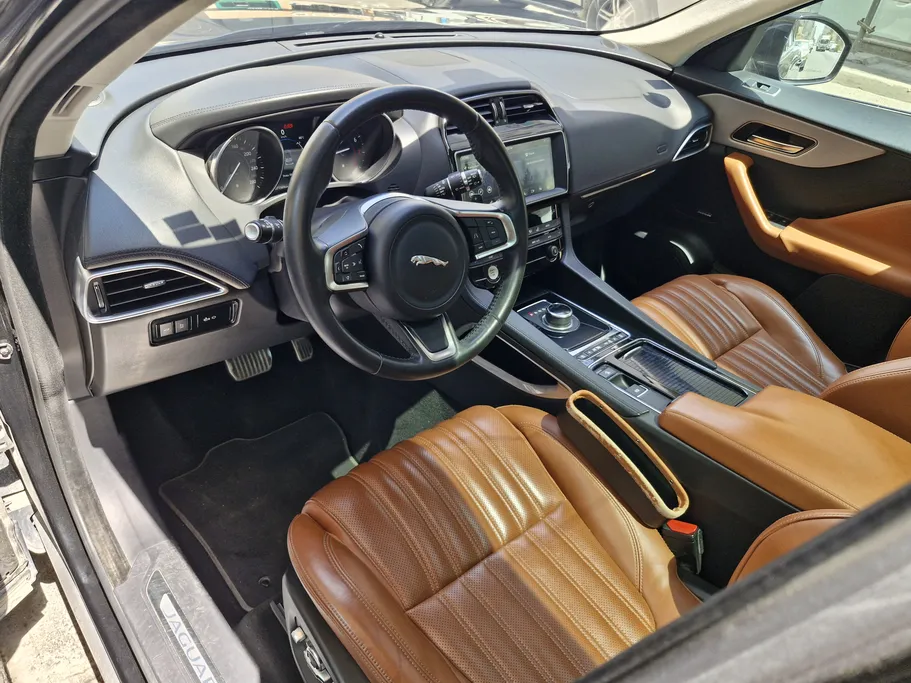 جاغوار F Pace  2019 