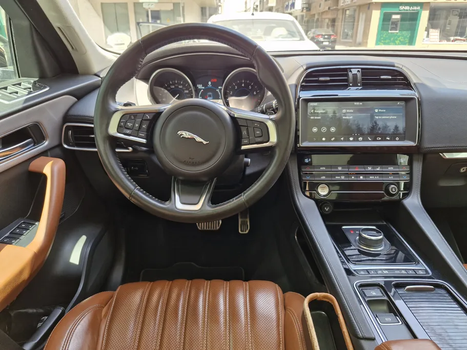 جاغوار F Pace  2019 