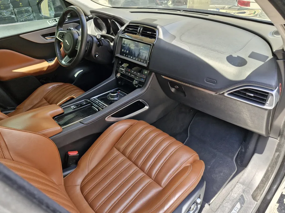 جاغوار F Pace  2019 
