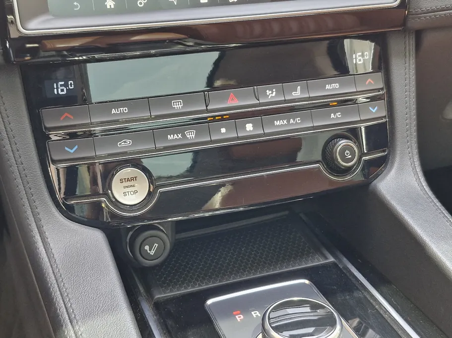 جاغوار F Pace  2019 