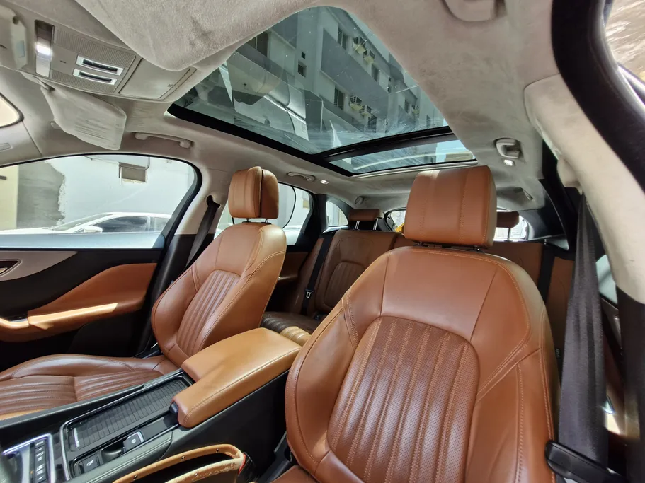 جاغوار F Pace  2019 
