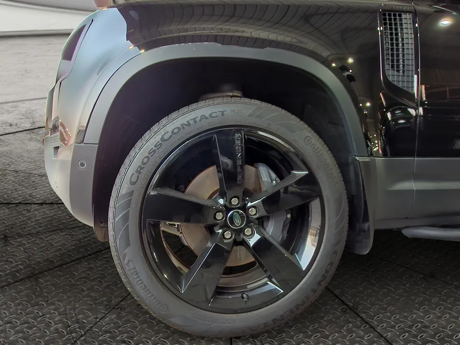 2023 Range Rover Defender P400 