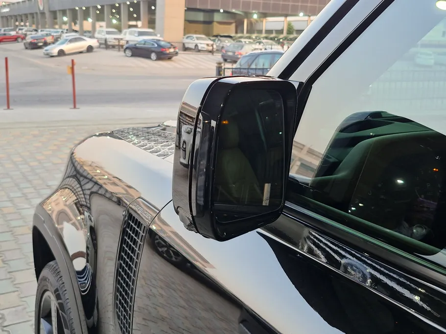 2023 Range Rover Defender P400 
