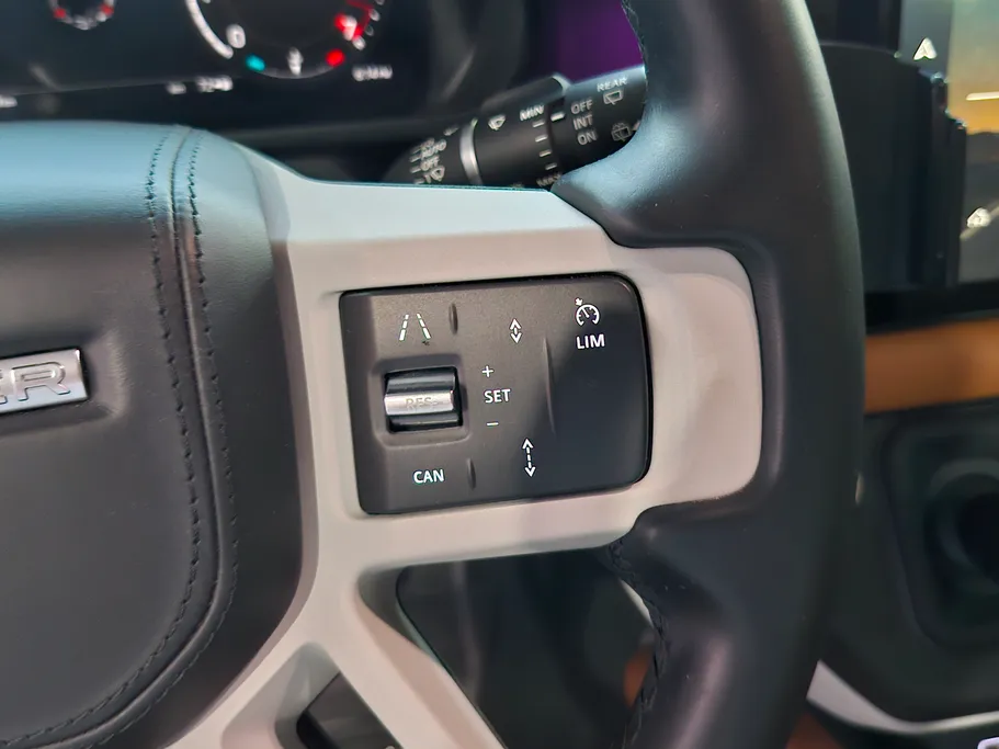 2023 Range Rover Defender P400 