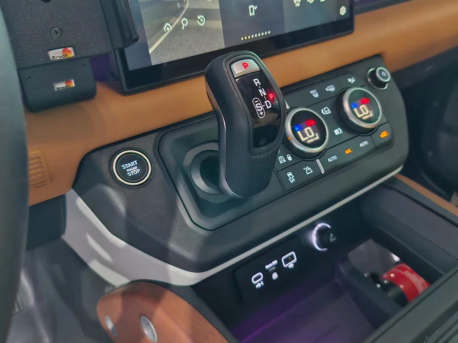 2023 Range Rover Defender P400 
