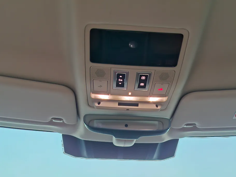 2023 Range Rover Defender P400 