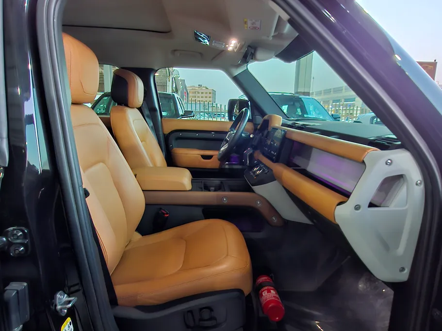 2023 Range Rover Defender P400 
