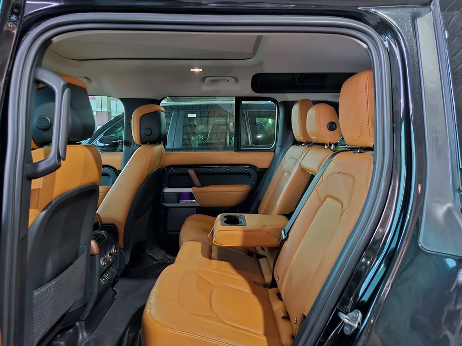 2023 Range Rover Defender P400 