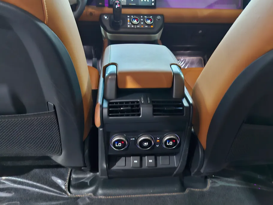 2023 Range Rover Defender P400 