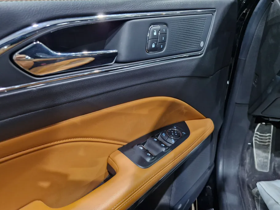 2022 Ford Taurus Titanium 