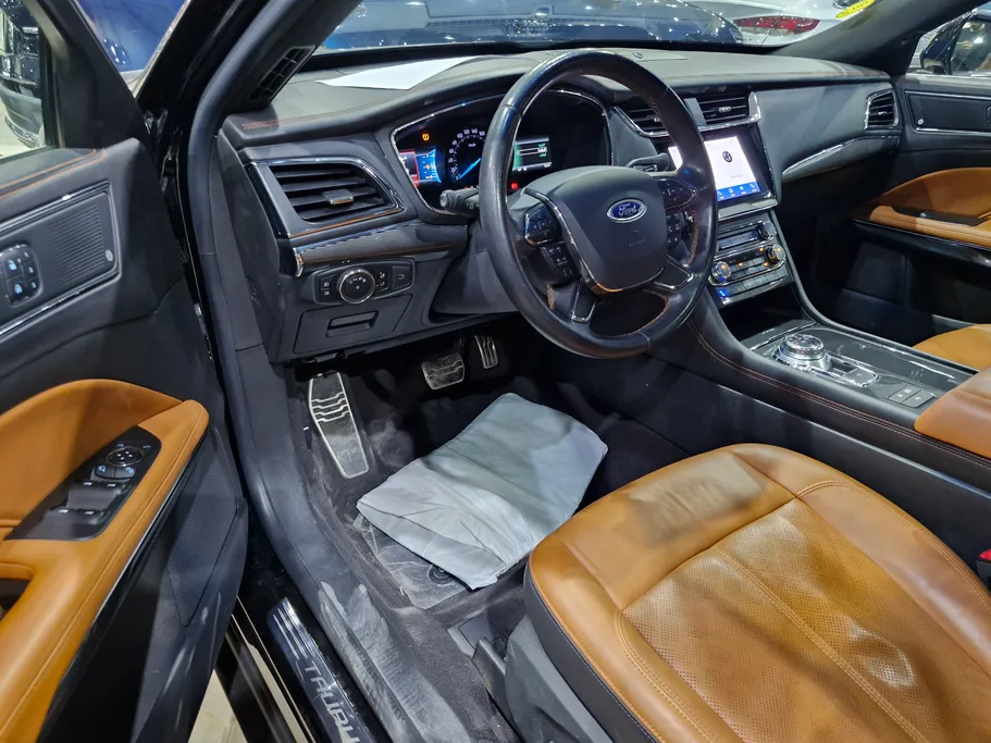 2022 Ford Taurus Titanium 